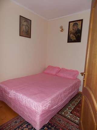 Загородные дома Sadyba Skolivska Skelya Сколе Двухместный номер с 1 кроватью и общей ванной комнатой-1